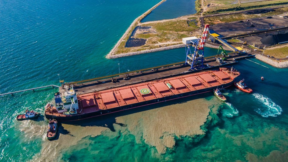 FOTO Pogledajte slike grdosije – U Ploče uplovio Leviathan, najveći brod u povijesti luke