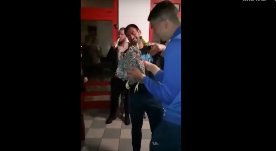 OVO NIJE NI SMIJEŠNO NI ZABAVNO: Grupa muškaraca na zabavi u Polači sadistički mučila kokoš