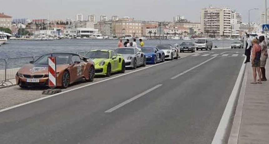 Pet luksuznih automobila sunčalo se na Liburnijskoj obali u Zadru