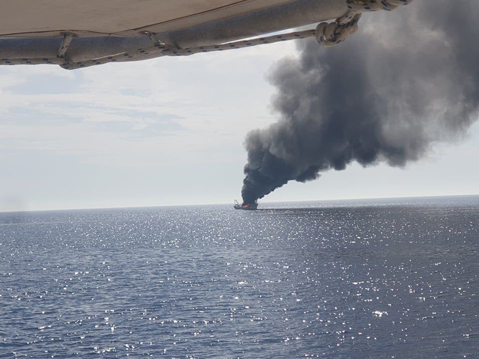 Gori ribarski brod u šibenskom akvatoriju – Posada evakuirana!