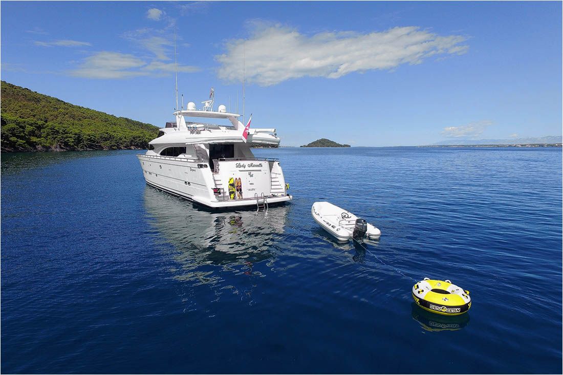 U luci Hvar ukraden pomoćni gumenjak, privezan za jahtu
