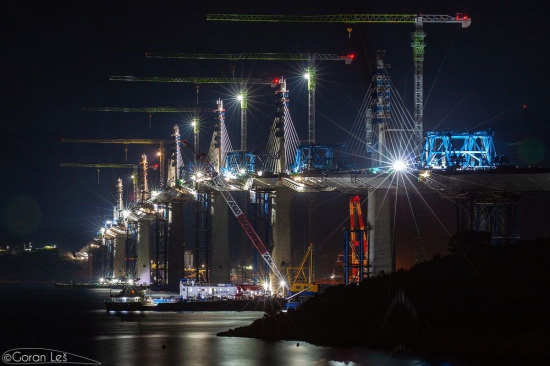 SUTRA SE SPAJA HRVATSKA Posljednji komad Pelješkog mosta zavarit će se u večernjim satima