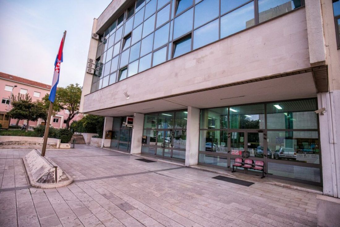 Iz splitske policije zamolili građane:  Odgodite izradu dokumenata dok ne prođu vrućine!