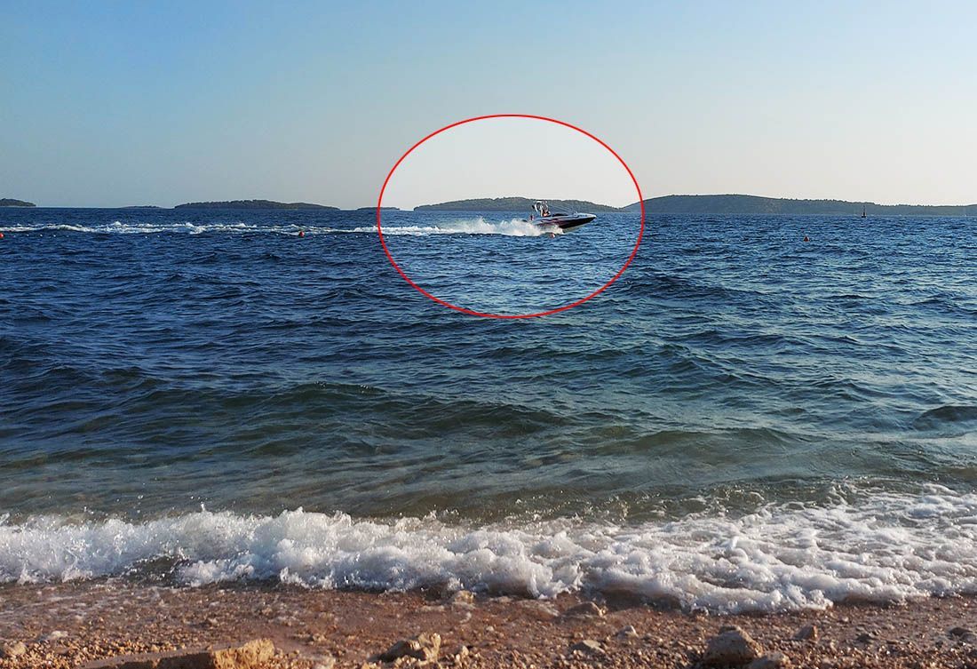 VIDEO: BEZOBZIRNO DIVLJAŠTVO Punom brzinom glisirao uz sam rub ograđene plaže