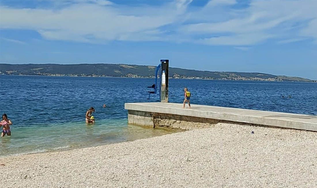 Lift za osobe s invaliditetom postavljen u Kaštel Lukšiću