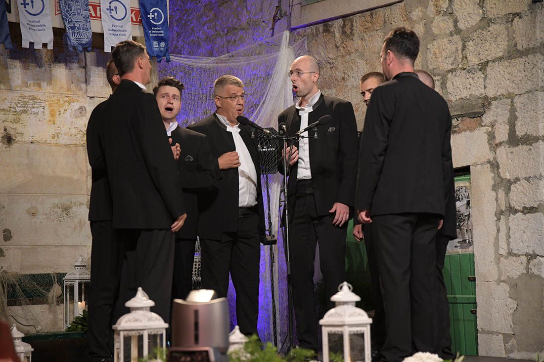 Vinčace i Stine laureati jubilarnog 55. Festivala dalmatinskih klapa u Omišu