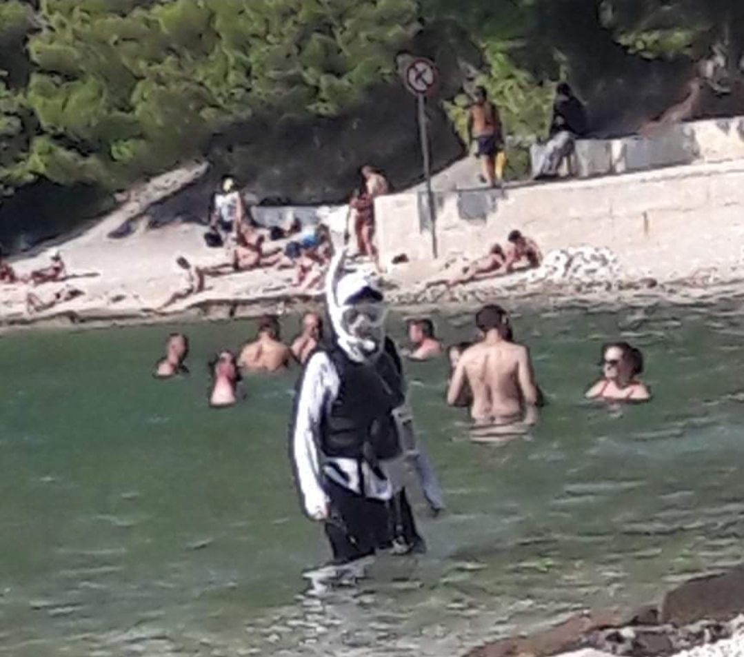 DALMATINAC SAVJETUJE Kako pobjeći od žene i ljubavnice ako su na istoj plaži
