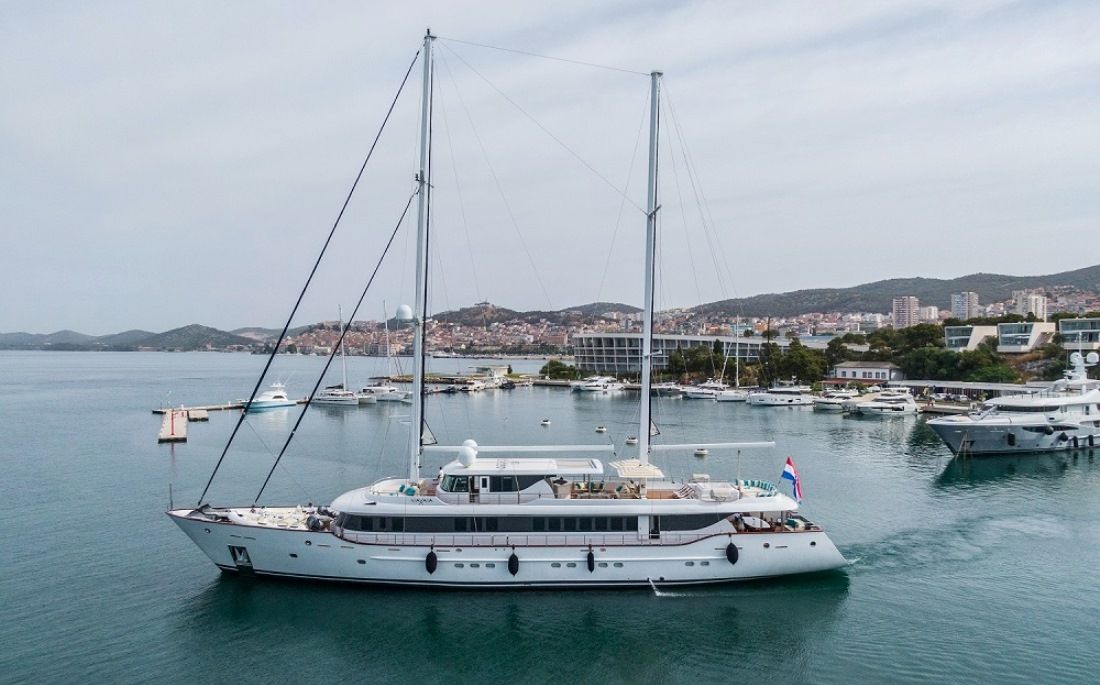 OVA LJEPOTICA PLOVI POD HRVATSKOM ZASTAVOM Jahta Aiaxaia udomaćila se u D-Marin Mandalini