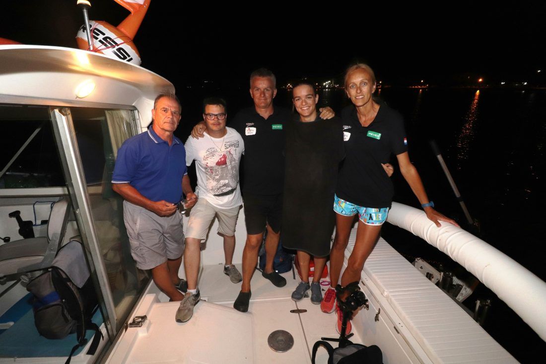 SRCEM ZA MALE HEROJE Dina Levačić preplivala 27 km između otoka Vira i otoka Ista