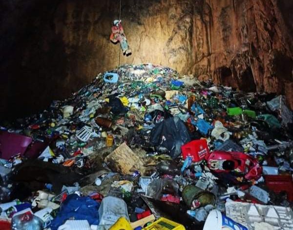FOTO Ekološka katastrofa u špilji pokraj Biokova – smeće bacali domaći ljudi