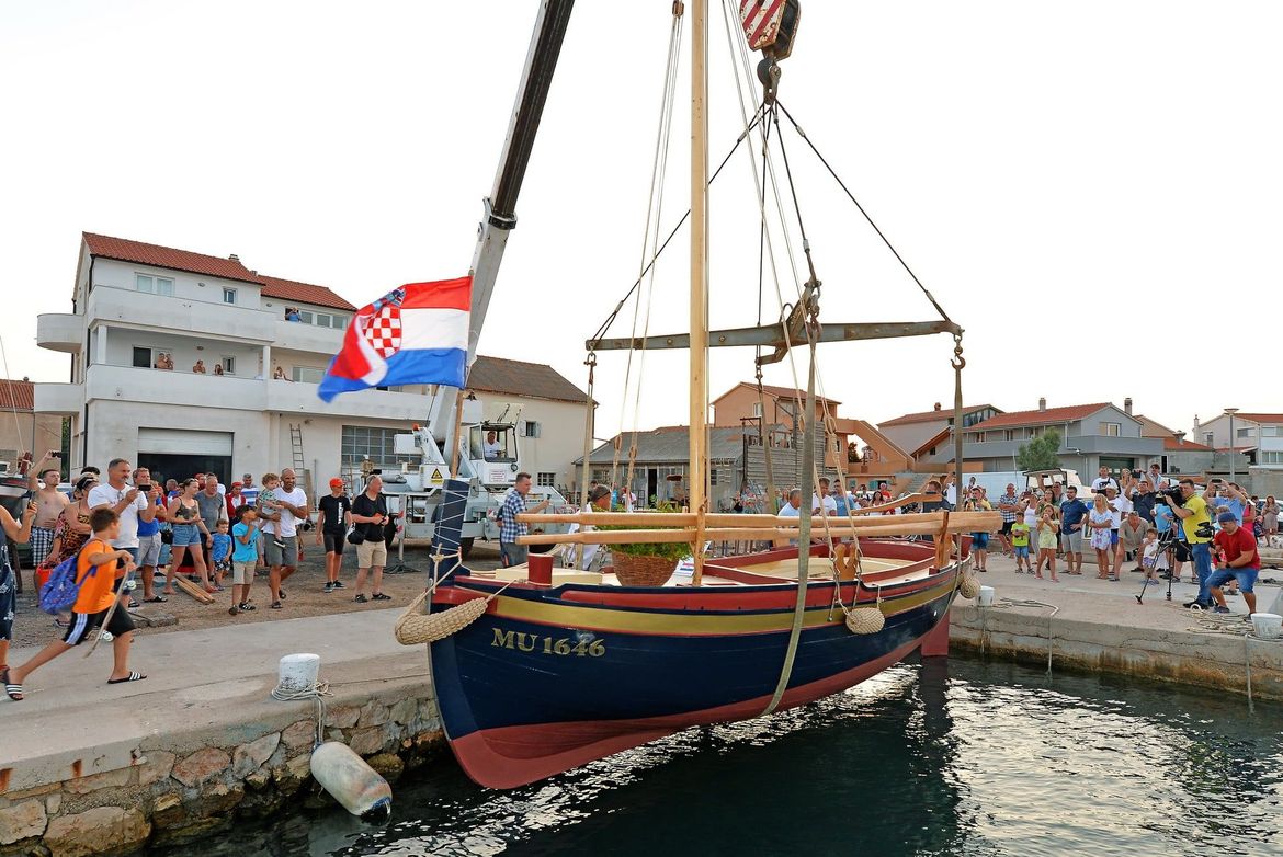 NEKAD JE SLUŽILA KAO PLOVEĆA TRŽNICA U Betini obnovljena stoljetna gajeta Marija