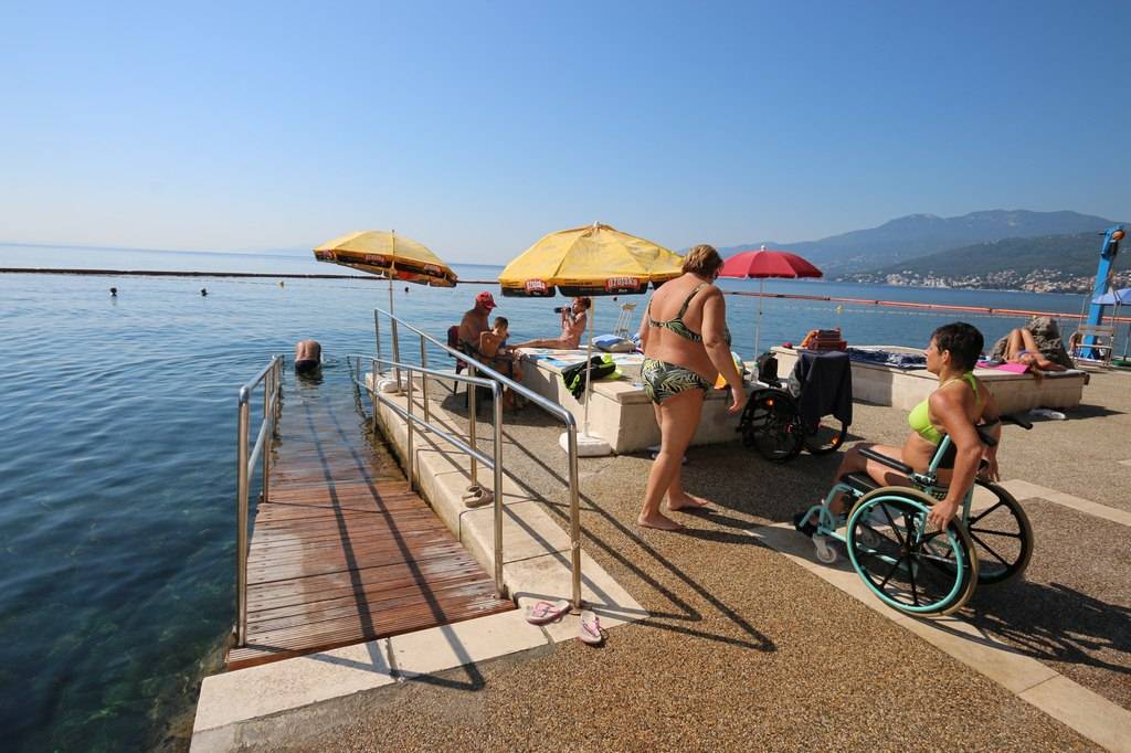 KOSTANJ Najstarija plaža za osobe s invaliditetom u Hrvatskoj, danas je i jedna od najopremljenijih