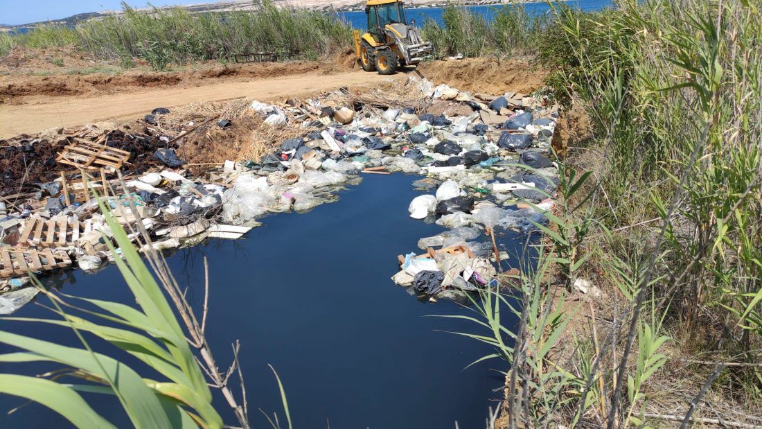 FOTO Stravični prizori ekološke bombe pored popularne plaže Sveti Duh na Pagu