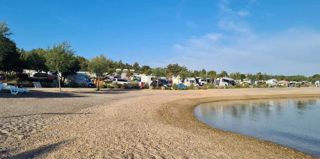 DOZNAJEMO Na plaži ispred kampa Pušća u Omišlju ne smiju vam naplaćivati ulaz