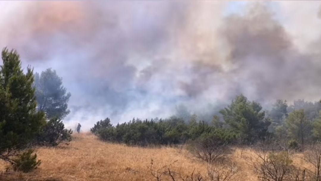 Dva požara na šibenskom području izmaknula kontroli osobama koje su spaljivale biljni otpad