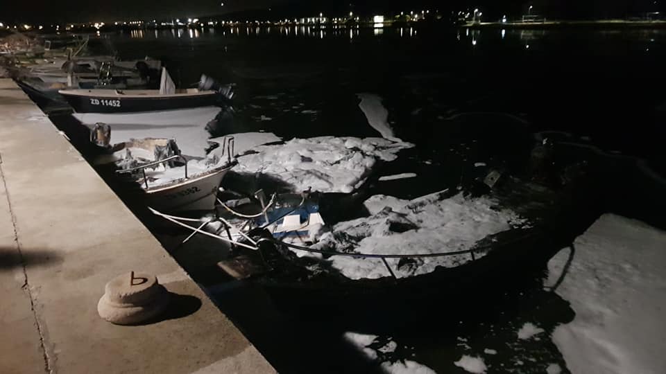 Policiji je poznat uzrok požara na plovilima u sukošanskoj luci