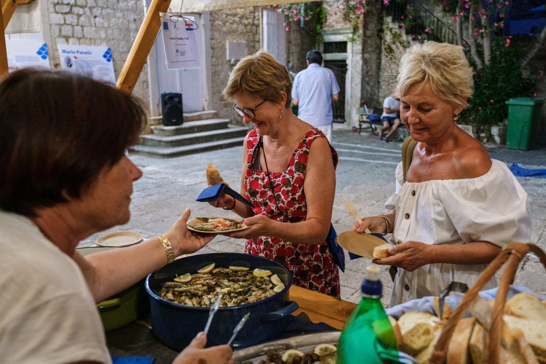RIBARSKE VEČERI Uz klapu i pečenu srdelu otkrijte ribarsku i maritimnu baštinu Sutivana