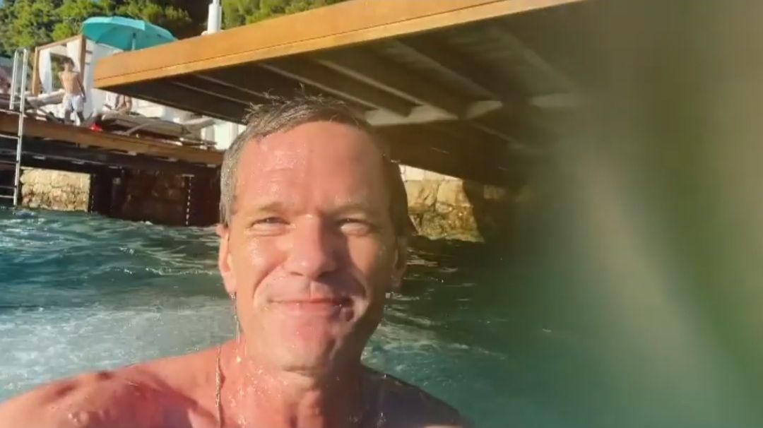 Popularni glumac mužu čestitao godišnjicu braka fotografijom s Hvara