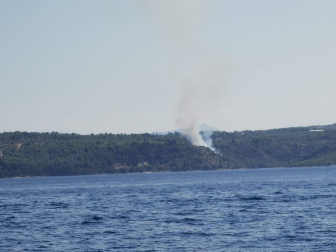 GORI NA BRAČU Izbio požar kod Sutivana