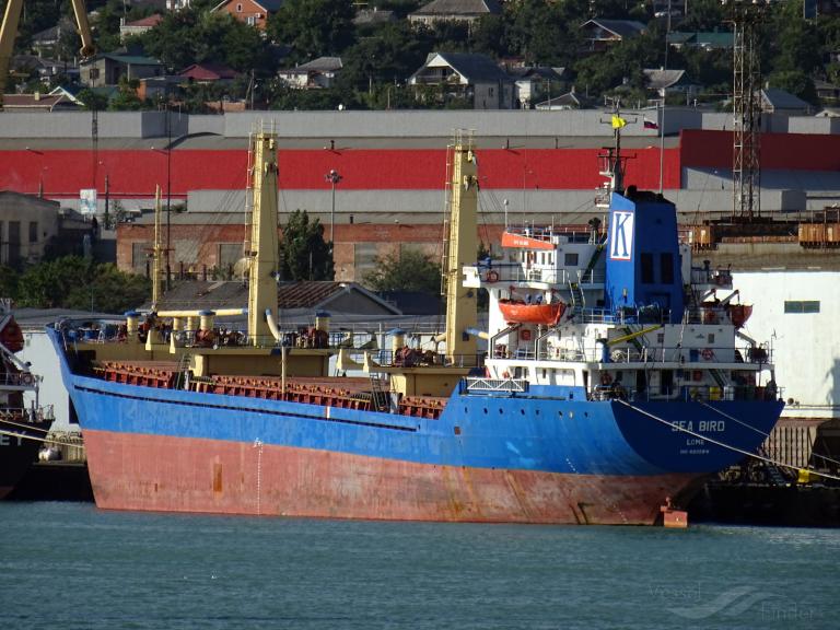 Nakon subotnje havarije teretnog broda, naftna mrlja prijeti obali Grčke