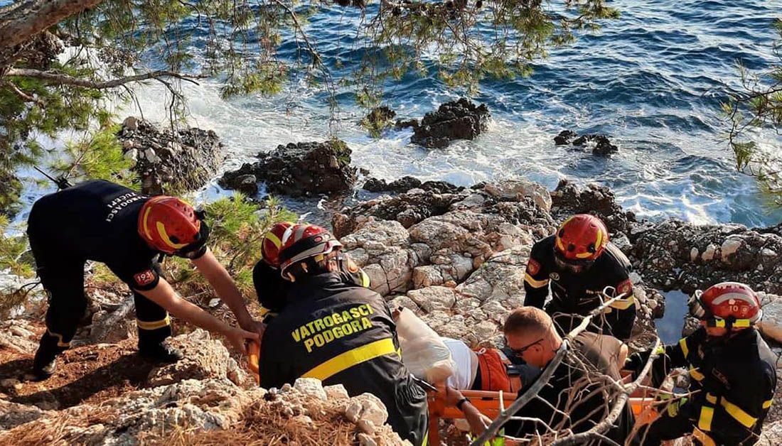 Čovjek pao sa stijena na škrape u Podgori – Izvlačili ga vatrogasci