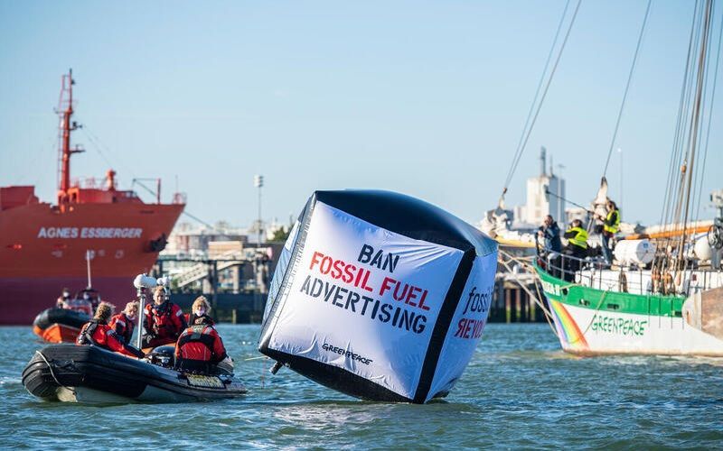 Aktivisti blokirali Shellovu rafineriju u Rotterdamu – Traže zabranu oglašavanja fosilnih goriva u Europi