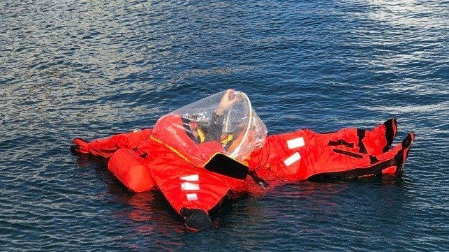 PREŽIVJETI BRODOLOM Napravljeno spasilačko odijelo u kojem možete jesti i piti