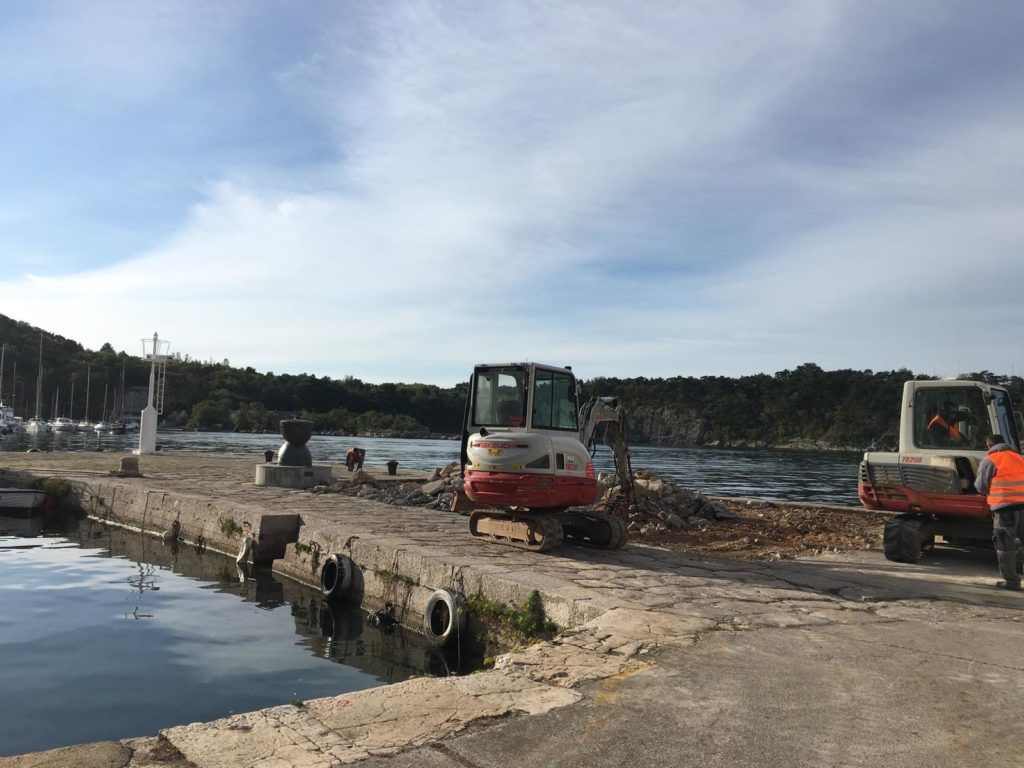 Započeli radovi na projektu rekonstrukcije rive u Omišlju