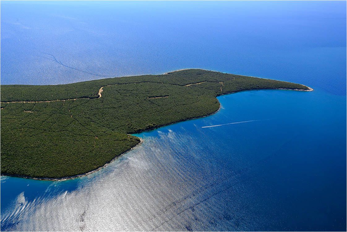 POLUOTOK UBAC Posljednja nepokorena divljina uz more i zabranjeni raj