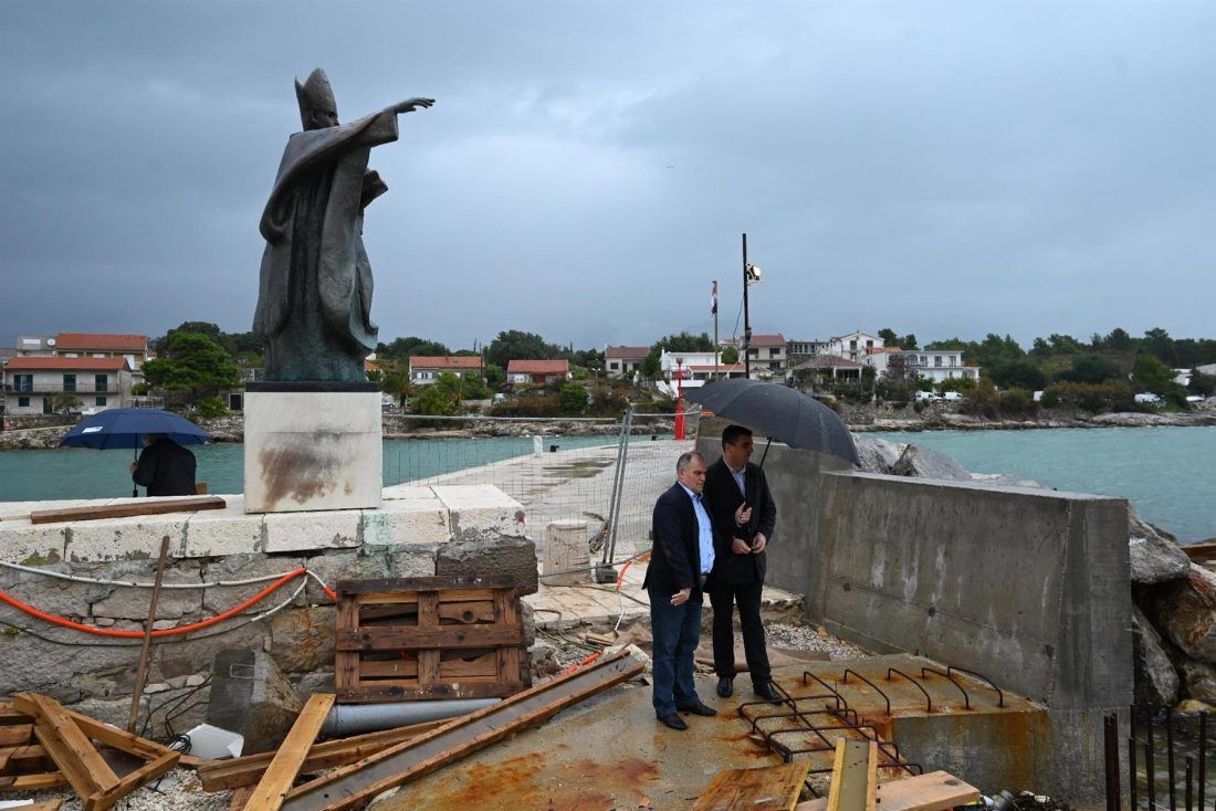 Otvaranje luke u Sućurju na otoku Hvaru očekuje se do početka turističke sezone