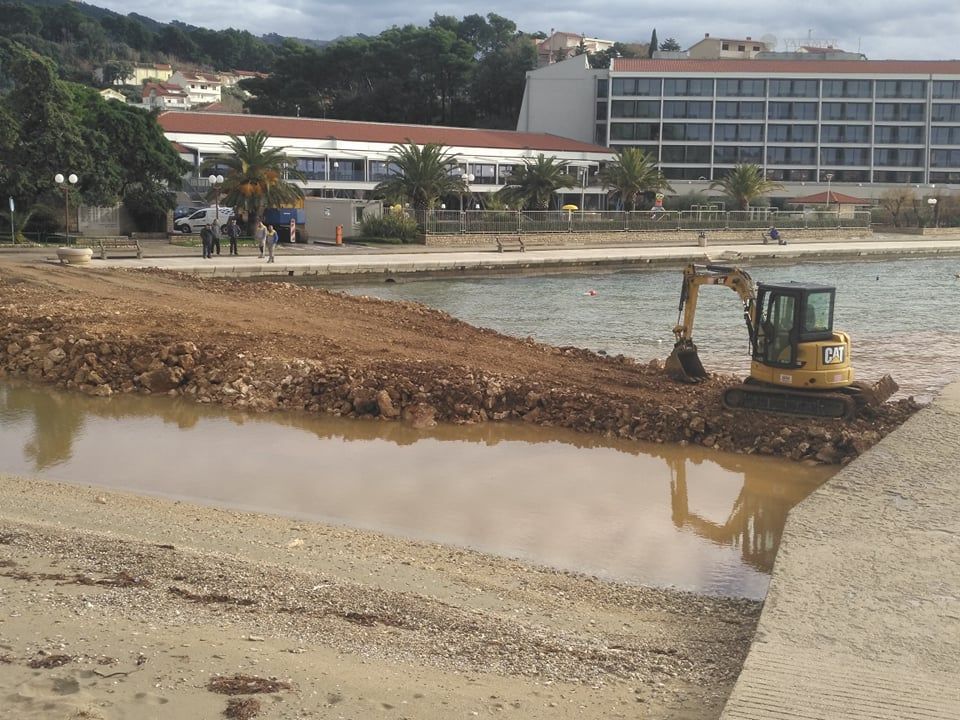 VIDEO Zbog nasipavanja plaže pokraj poznatog hotela na teren pozvana inspekcija