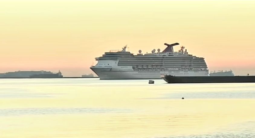 KOBNO KRSTARENJE Mlađa žena pala s kruzera u more, u potragu se uključio i FBI