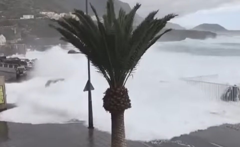 VIDEO Tenerife pogodilo snažno nevrijeme – More došlo do kuća