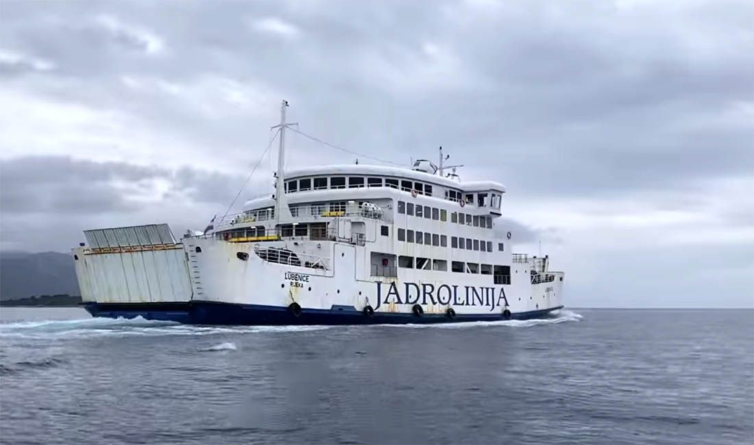 Jadrolinija o trajektu koji je procurio: “Odlazak na rezalište odgođen do ožujka, sad ide u Trogir na sanaciju”