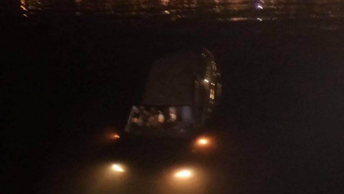 Muškarac u Rijeci zaboravio dignuti ručnu, pa mu automobil pao u more