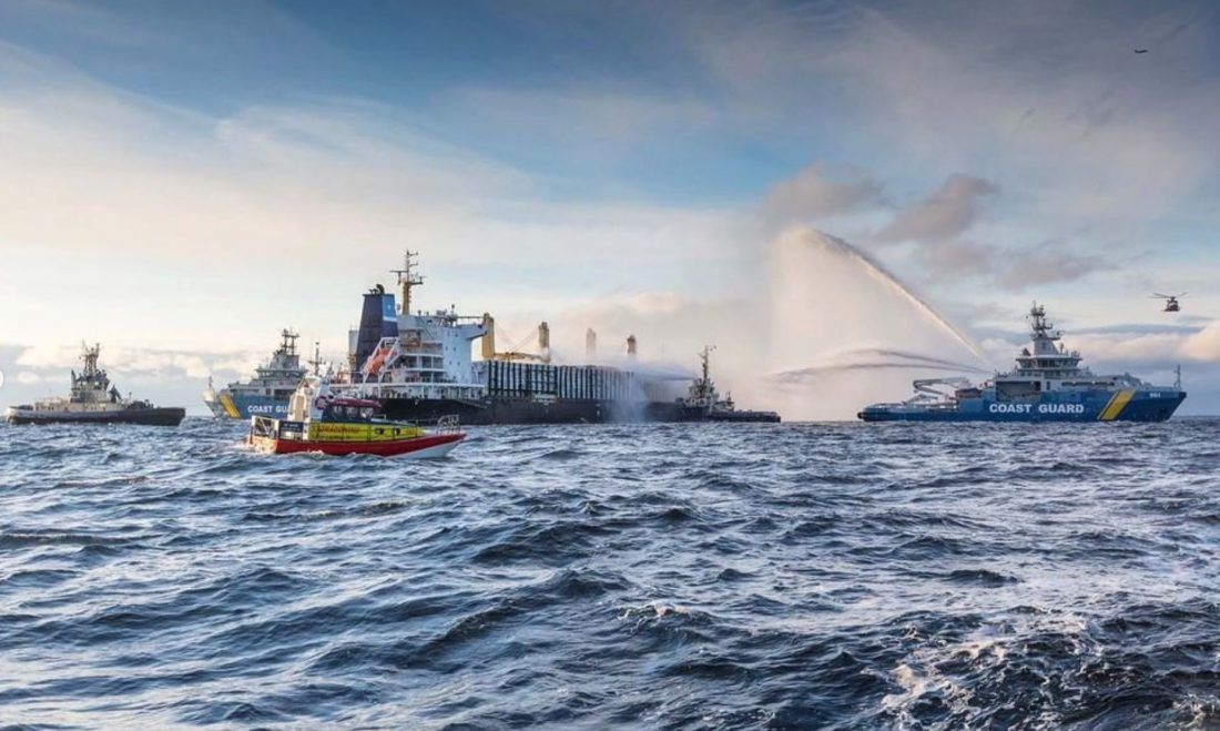 Treći dan traje borba vatrogasaca s požarom na teretnom brodu ispred Göteborga