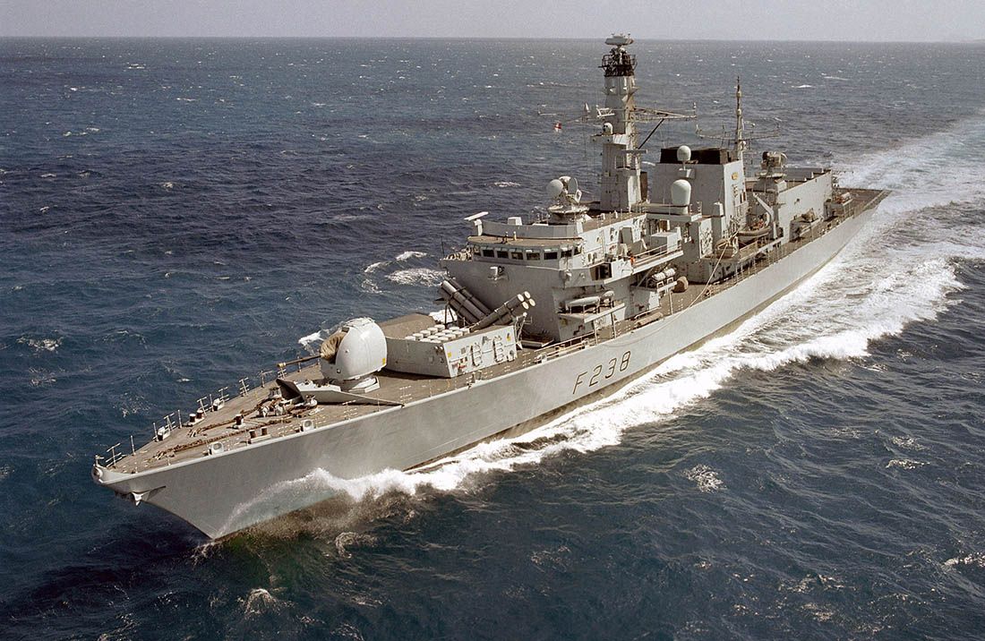 Ruska podmornica se zabila u sonar britanske fregate: “Posada se us**la od straha!”