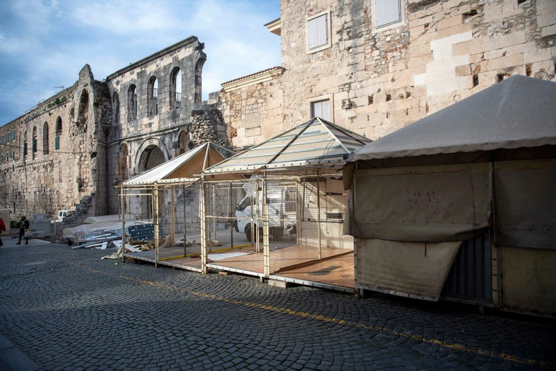 Napreduju radovi na uklanjanju štandova sa splitskog Pazara