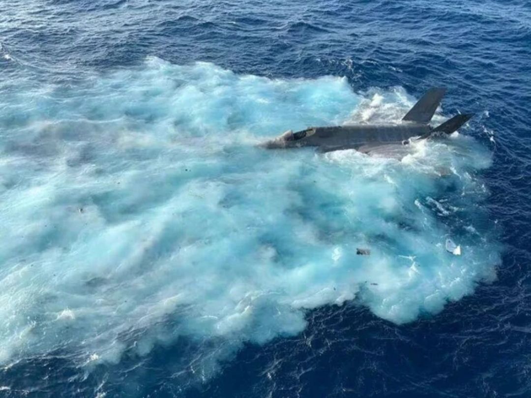 Utrka između Amerikanaca i Kineza – Tko će prvi do olupine naprednog američkog lovca koji je završio u Južnom kineskom moru