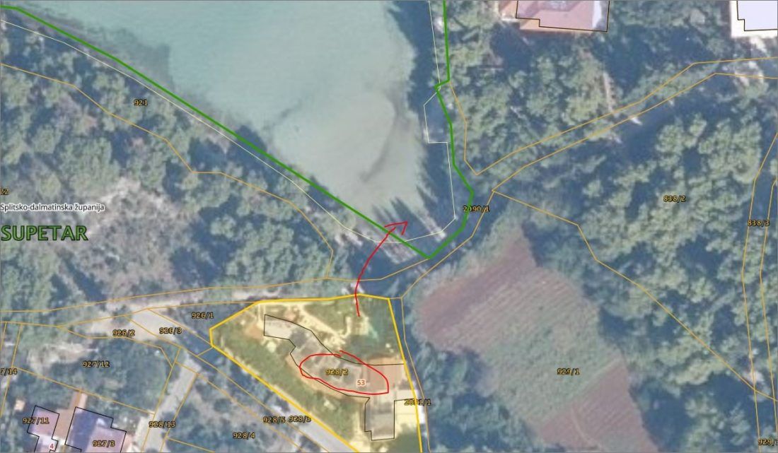 VIDEO Iz luksuzne vile u Supetru u more ispuštali smeđu tekućinu – Doznali smo o čemu se radi