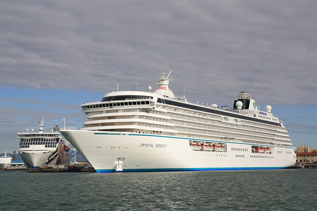 KOLAPS KOMPANIJE Gasi se Crystal Cruises