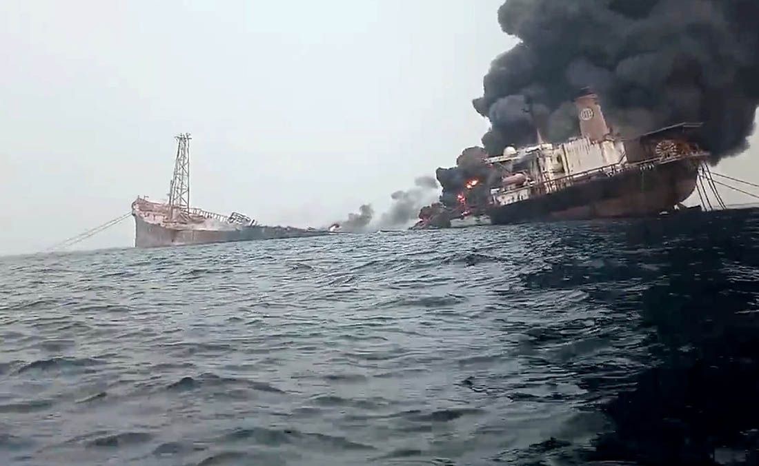 Brod za proizvodnju i skladištenje nafte potonuo nakon strahovitog požara
