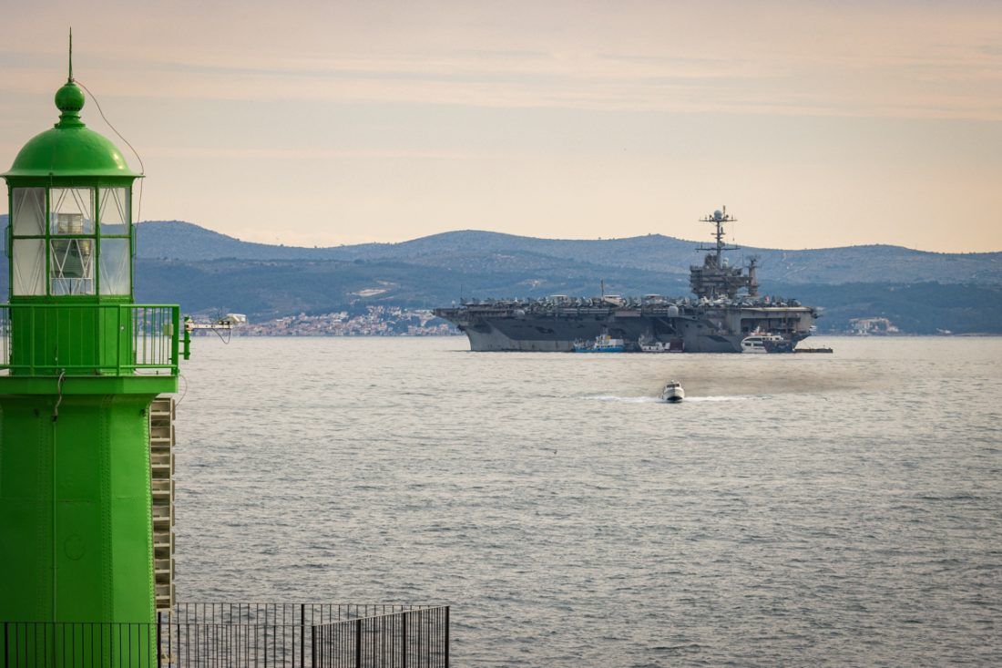 USS Harry S Trumann je usred noći hitno isplovio iz Splita