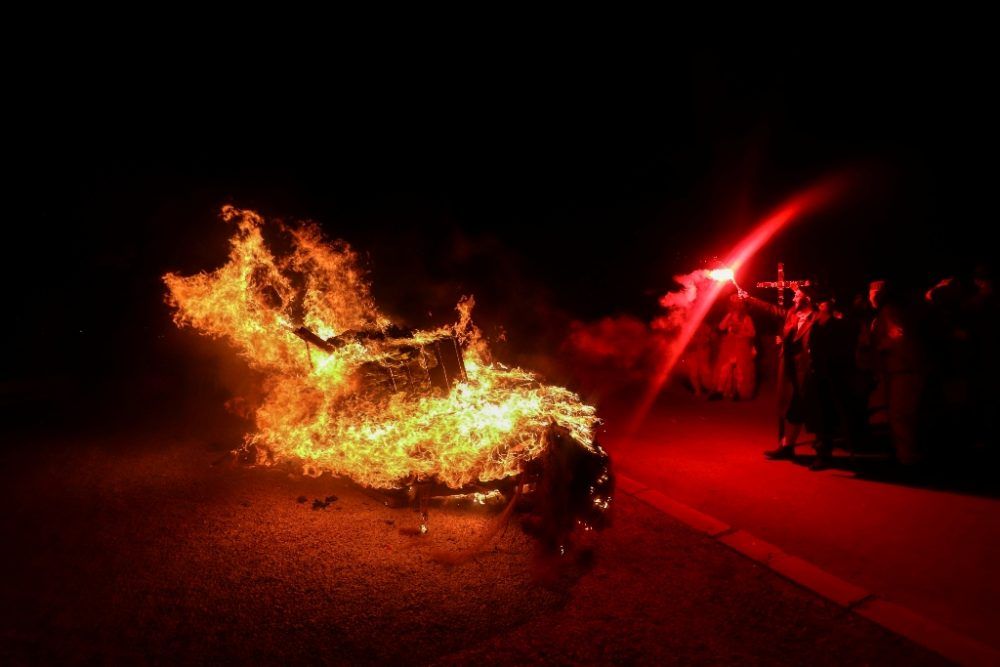 FOTO Bolje da umre selo nego običaji: Spaljen Karneval na Viru