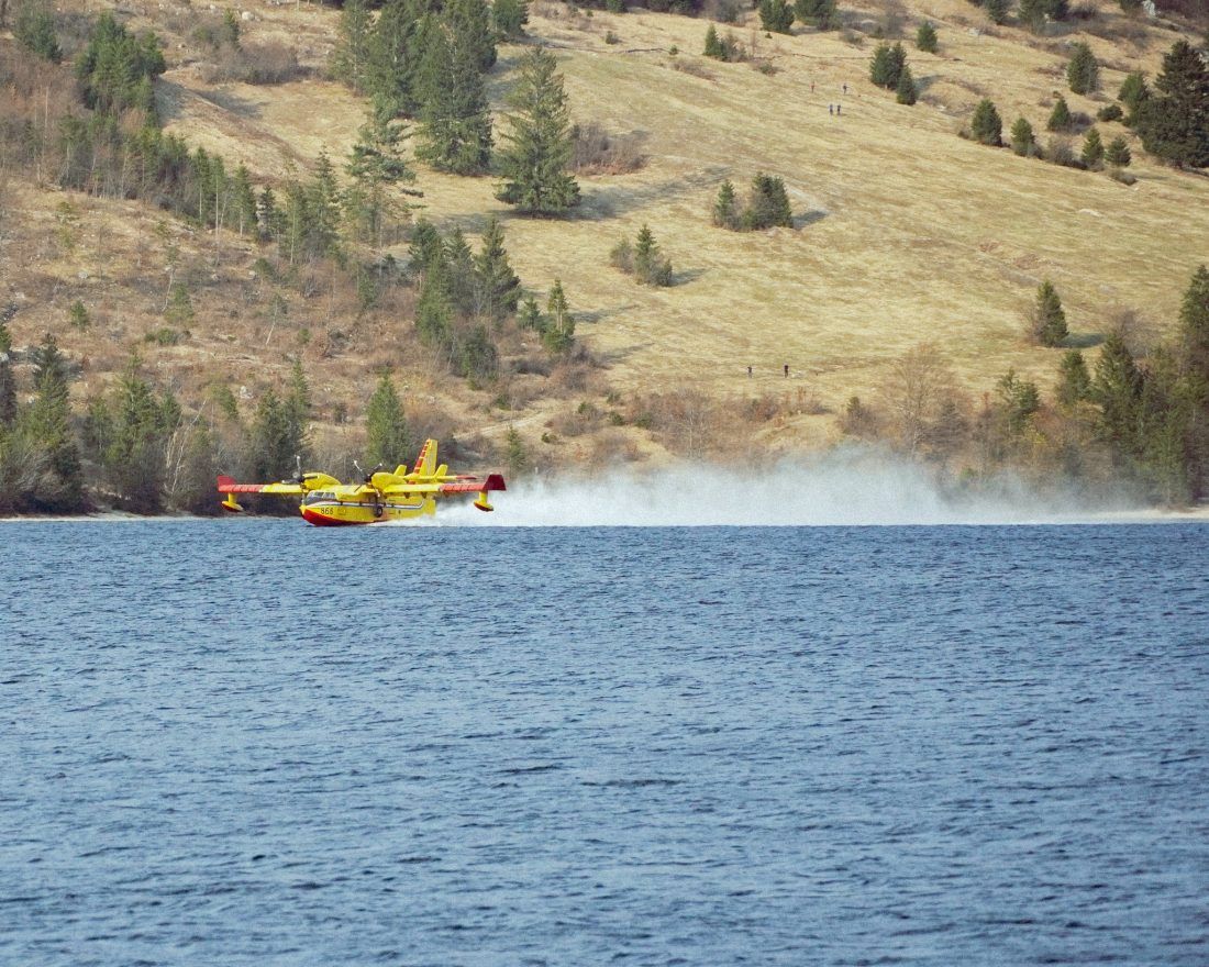 VELIKI POŽAR U SLOVENIJI Pomogao je i hrvatski kanader, Slovenci pišu: “Hvala Vam susjedi”