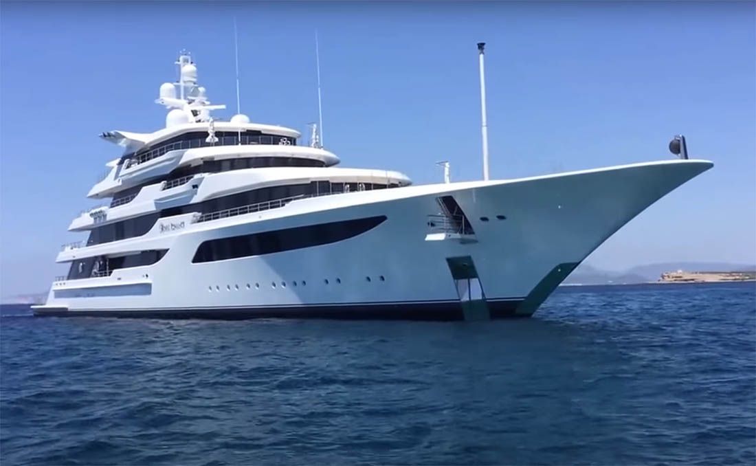 Jahta pod sankcijama Royal Romance napustila riječku luku