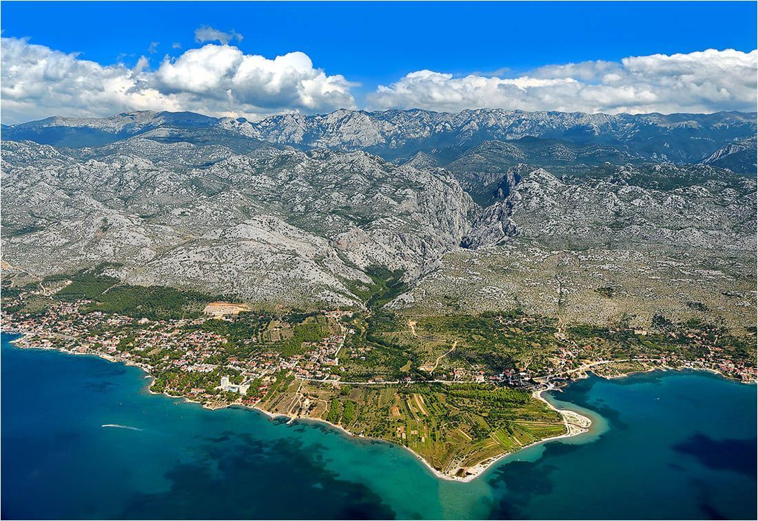 Pod Velebitom se smjestilo 46 izbjeglih Ukrajinaca, primili ih ljudi kod kojih su ljetovali