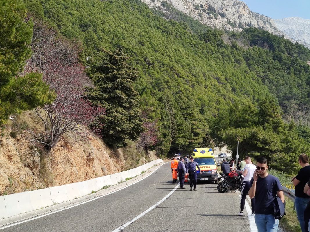 ZATVORENA MAGISTRALA Tri automobila sudarila se kod Brela