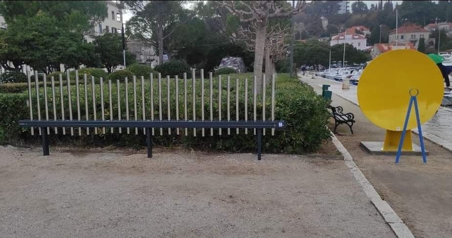 Parkovi u Gružu i na Batali dobili neobične eksponate