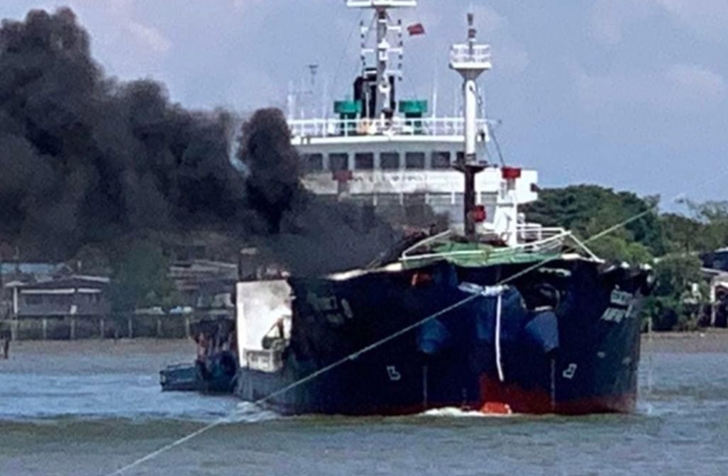 VIDEO Eksplozija na tankeru punom sirove nafte – Poginuo član posade